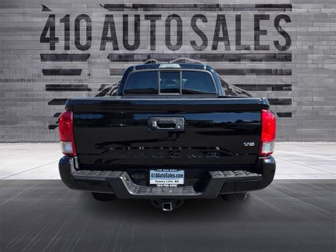 Used 2016 Toyota Tacoma TRD Sport AWD/4WD image 4