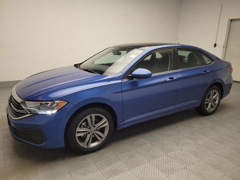 Used 2024 Volkswagen Jetta SE FWD image 2