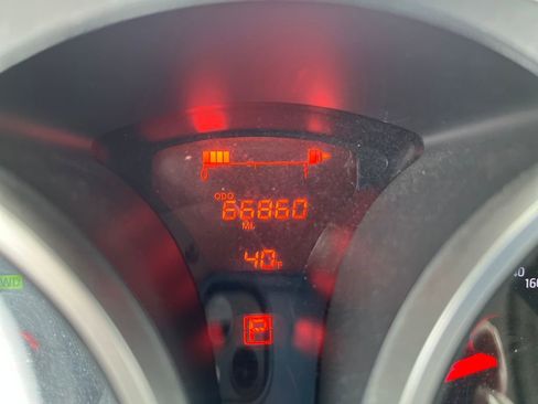 Used 2017 Nissan Juke SL image 16