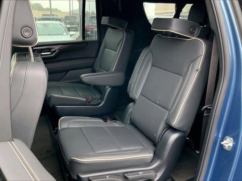 Used 2025 GMC Yukon XL Elevation image 19