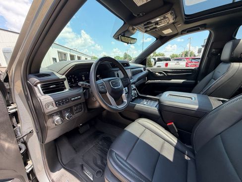 Used 2023 GMC Yukon Denali w/ Denali Reserve Package AWD/4WD image 18