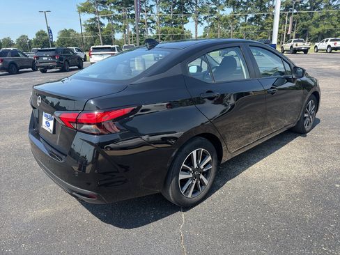 Used 2025 Nissan Versa SV FWD image 5