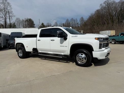 Used 2023 Chevrolet Silverado 3500 High Country image 2
