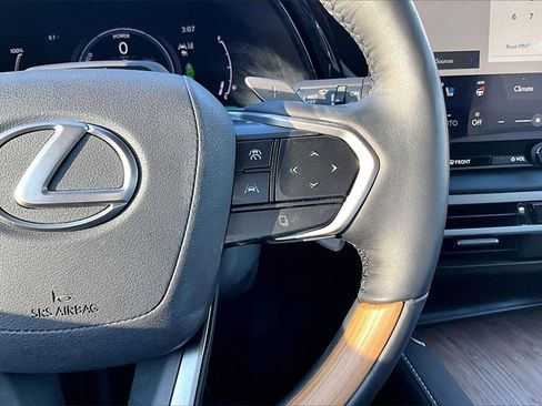 Used 2024 Lexus RX 450h AWD w/ Luxury Package image 8