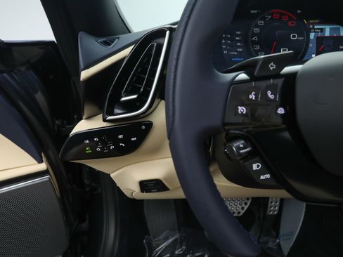 Certified 2025 Ferrari Roma Spider RWD image 29
