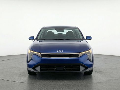 Used 2025 Kia K4 LXS image 2