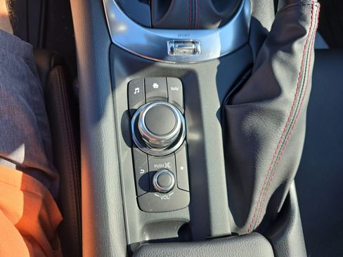 Used 2019 MAZDA MX-5 Miata RF Grand Touring RWD image 21