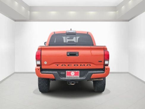 Used 2018 Toyota Tacoma TRD Sport w/ Technology Package RWD image 5