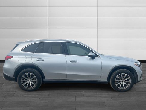 Used 2025 Mercedes-Benz GLC 300 image 2