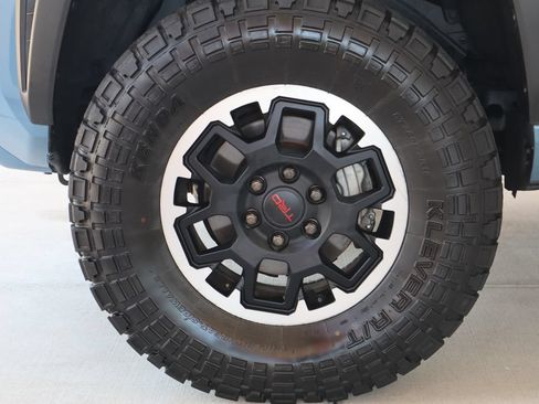 Used 2025 Toyota 4Runner TRD Off-Road Premium w/ Tow Technology Package AWD/4WD image 5