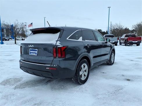 Used 2023 Kia Sorento LX image 7
