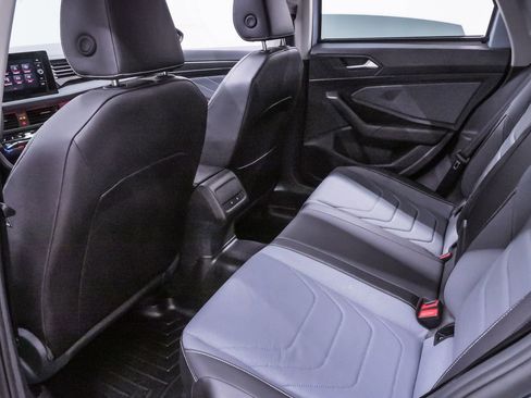 Used 2025 Volkswagen Jetta SEL image 11