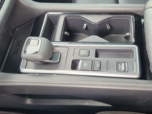 Used 2024 Nissan Pathfinder SL w/ SL Premium Package image 23