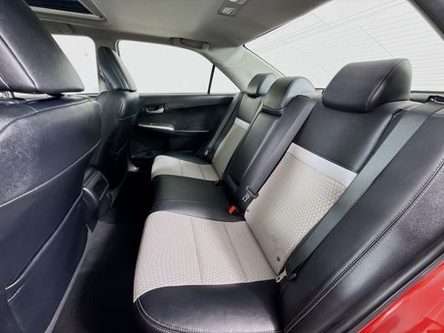 Used 2012 Toyota Camry SE FWD image 19