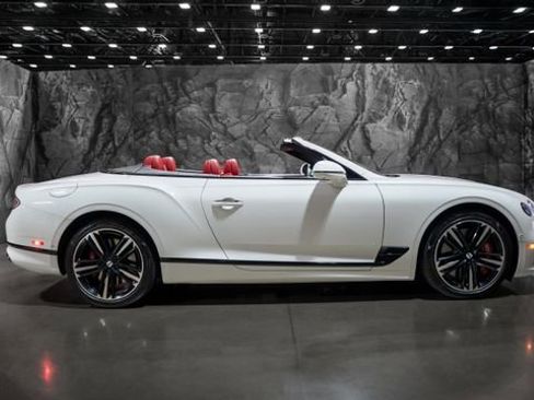 Used 2022 Bentley Continental GT image 21