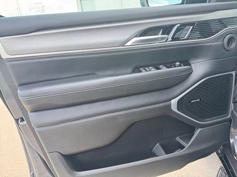 Used 2025 Jeep Wagoneer Series II image 4