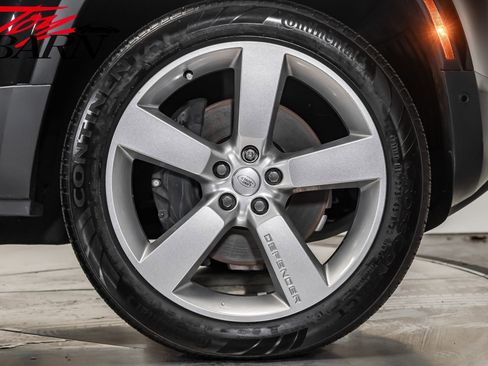 Used 2024 Land Rover Defender 110 SE image 16