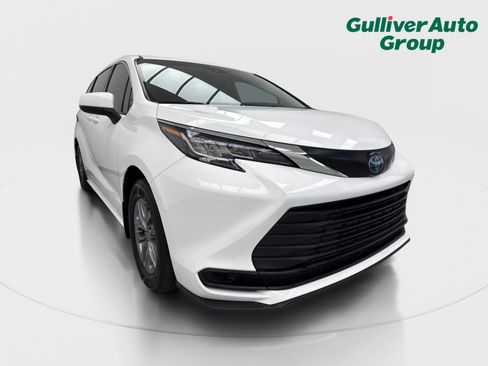 Used 2022 Toyota Sienna LE image 13