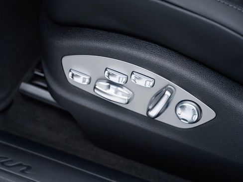Certified 2023 Porsche Macan AWD/4WD image 13