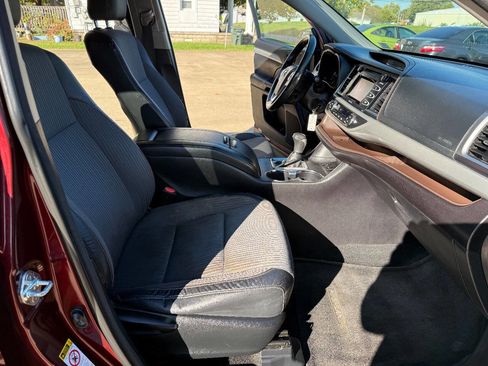 Used 2015 Toyota Highlander LE image 15