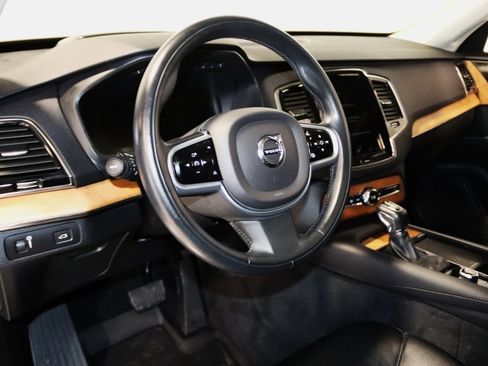 Used 2022 Volvo XC90 T6 Momentum w/ Advanced Package image 33