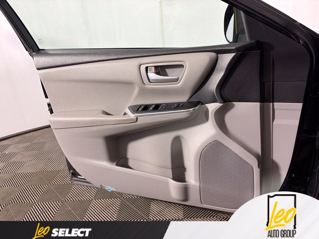 Used 2017 Toyota Camry SE FWD image 21