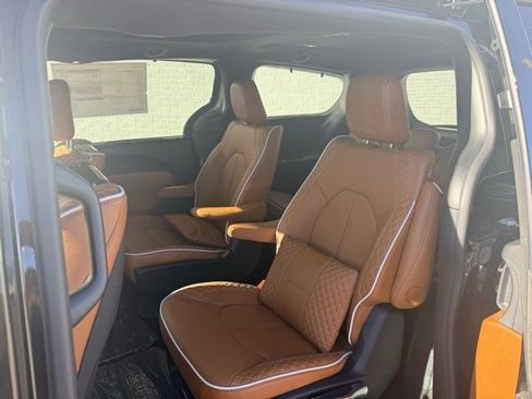 New 2026 Chrysler Pacifica Pinnacle w/ Trailer Tow Group image 15