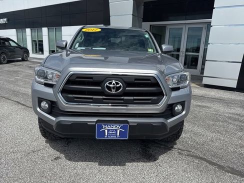 Used 2017 Toyota Tacoma SR5 w/ Tow Package AWD/4WD image 2