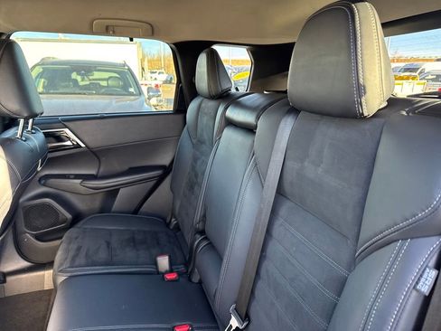 Used 2022 Mitsubishi Outlander SE image 34