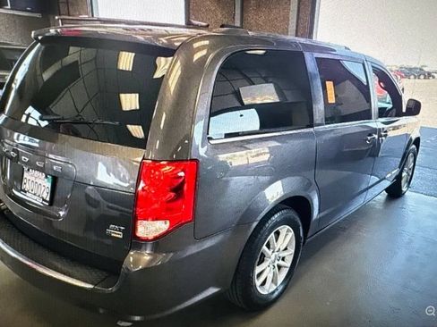 Used 2019 Dodge Grand Caravan SXT FWD image 5