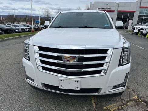 Used 2020 Cadillac Escalade ESV Luxury image 2