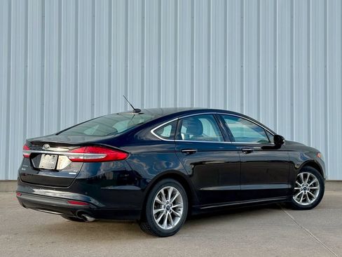 Used 2017 Ford Fusion SE w/ Fusion SE Technology Package FWD image 6