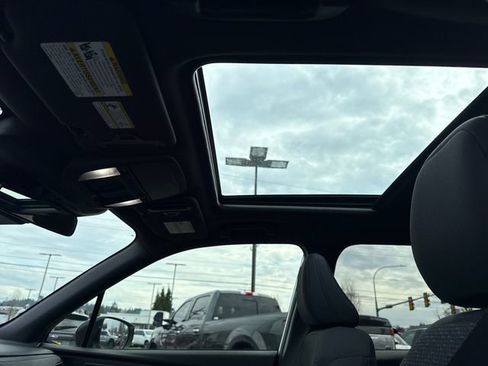 Used 2025 Subaru Forester Premium image 28