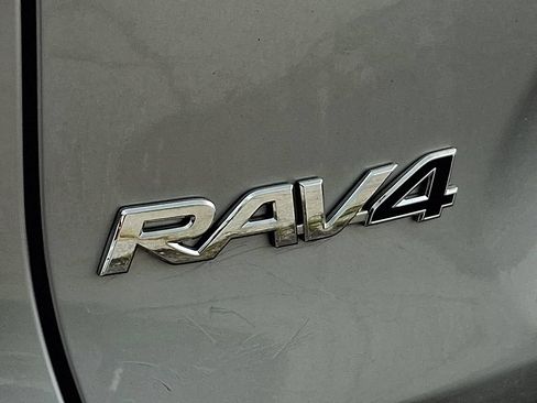 Used 2022 Toyota RAV4 LE AWD/4WD image 30