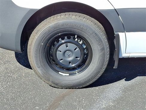 Used 2025 Mercedes-Benz Sprinter 2500 image 8