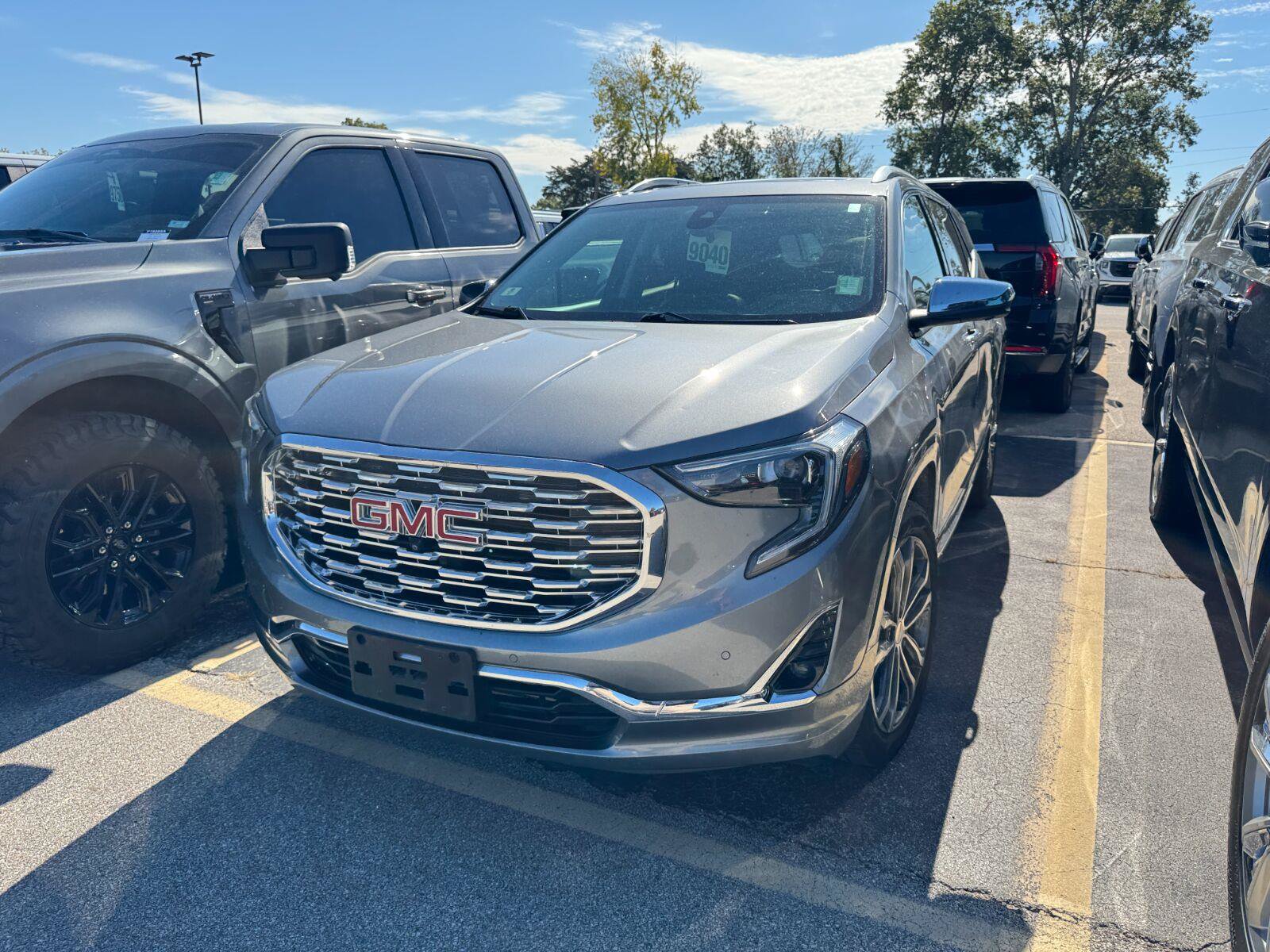 Used 2020 GMC Terrain Denali w/ Denali Premium Package AWD/4WD image 2