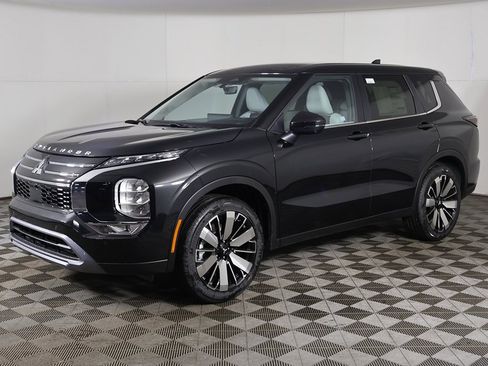 New 2026 Mitsubishi Outlander SE image 9