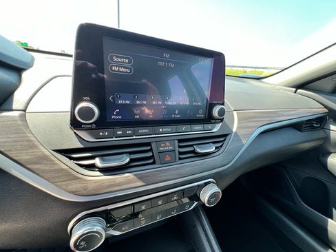 Used 2025 Nissan Altima 2.5 SV image 25