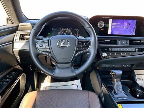 Used 2024 Lexus ES 300h w/ Premium Package image 11