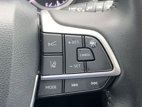 Used 2024 Toyota Highlander XLE image 29