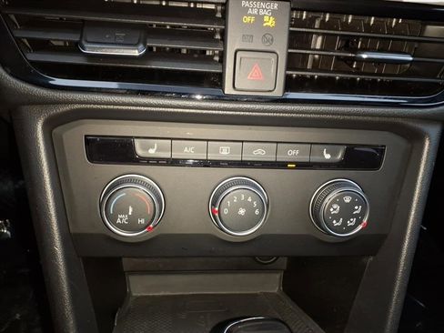 Used 2022 Volkswagen Taos SE image 26