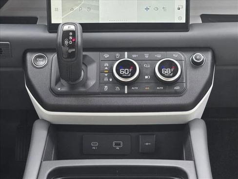 Used 2024 Land Rover Defender 110 SE image 11