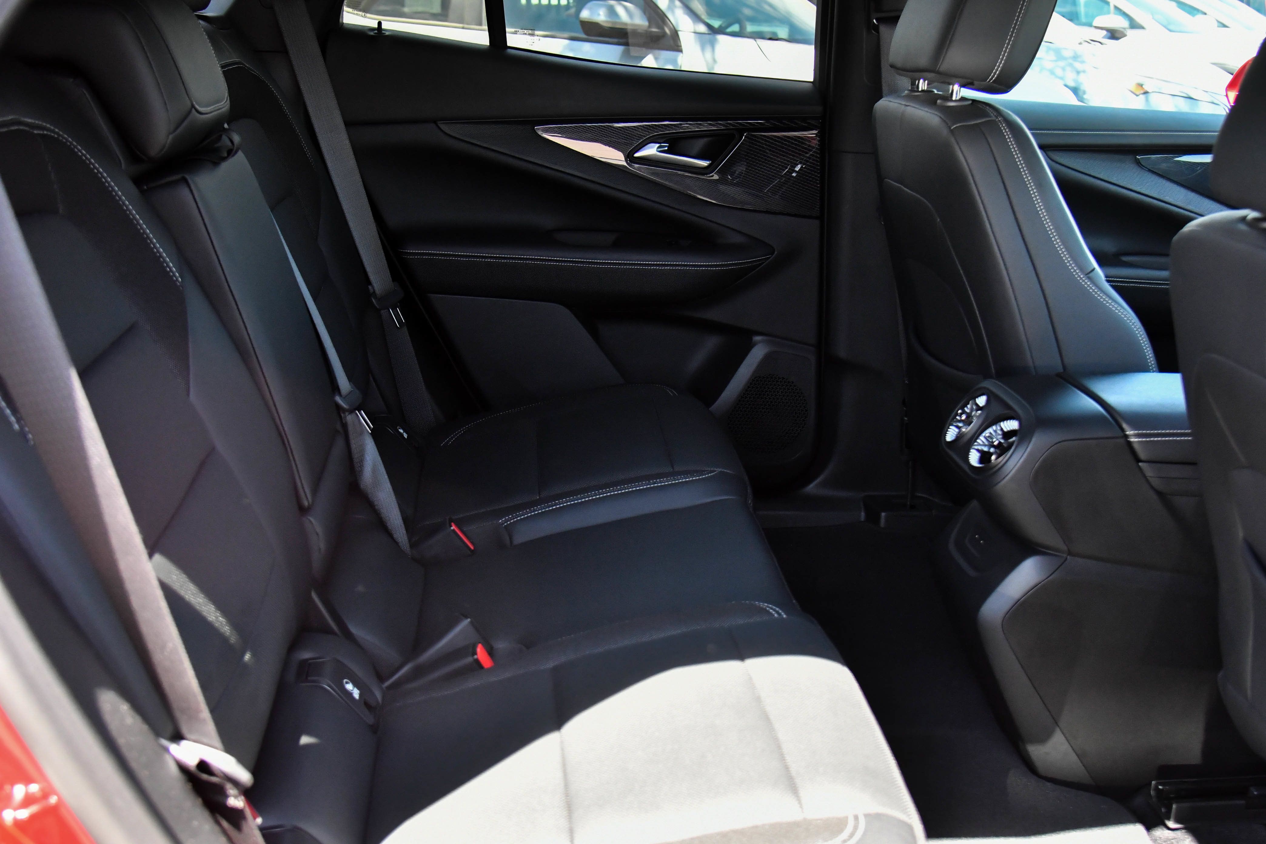 Used 2024 Chevrolet Blazer EV LT AWD/4WD image 49