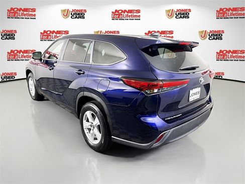 Certified 2023 Toyota Highlander LE image 2