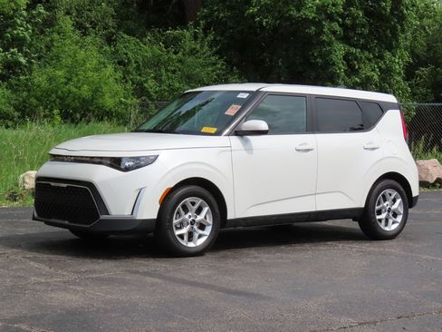 Certified 2025 Kia Soul LX w/ LX Technology Package FWD image 9