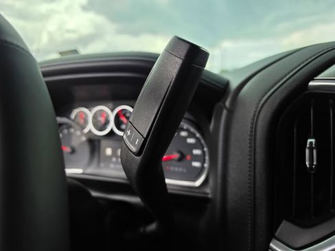 Used 2022 Chevrolet Silverado 1500 LTZ AWD/4WD image 30