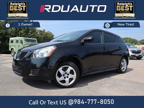 Used 2010 Pontiac Vibe w/ Preferred Package image 1