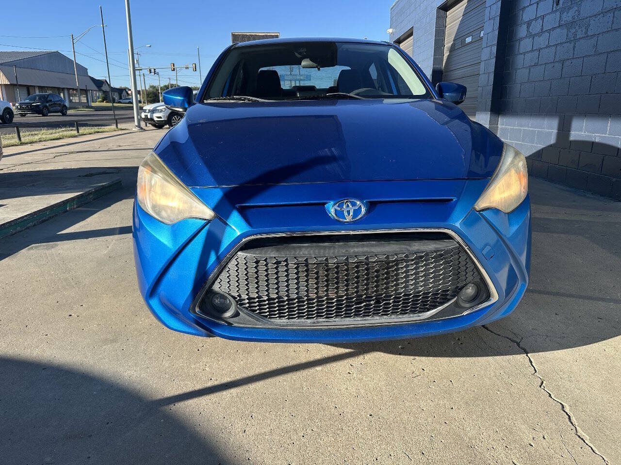 Used 2019 Toyota Yaris LE FWD image 3