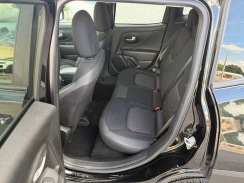 Used 2023 Jeep Renegade Latitude AWD/4WD image 11
