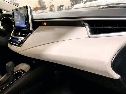 Used 2020 Toyota Corolla LE image 15